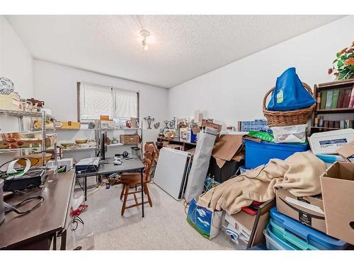 7918 33 Avenue Nw, Calgary, AB - Indoor Photo Showing Other Room