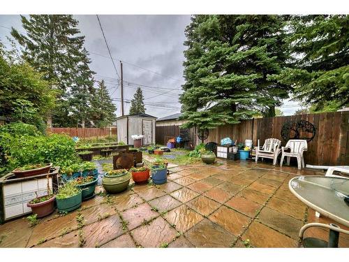 7918 33 Avenue Nw, Calgary, AB - Outdoor With Backyard