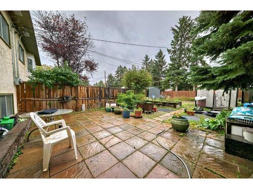 7918 33 Avenue Nw, Calgary, AB - Outdoor With Backyard