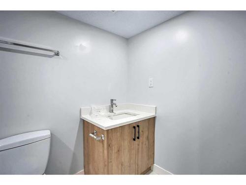 59 Whitehaven Road Ne, Calgary, AB - Indoor Photo Showing Bathroom