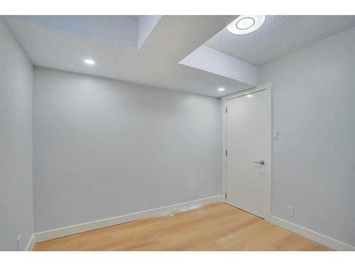 59 Whitehaven Road Ne, Calgary, AB - Indoor Photo Showing Other Room