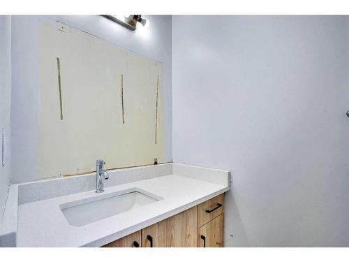 59 Whitehaven Road Ne, Calgary, AB - Indoor Photo Showing Bathroom