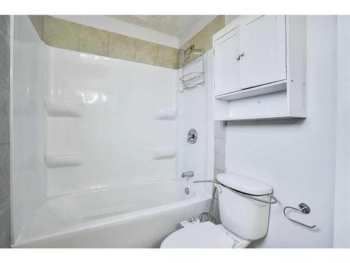 59 Whitehaven Road Ne, Calgary, AB - Indoor Photo Showing Bathroom