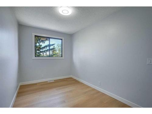 59 Whitehaven Road Ne, Calgary, AB - Indoor Photo Showing Other Room