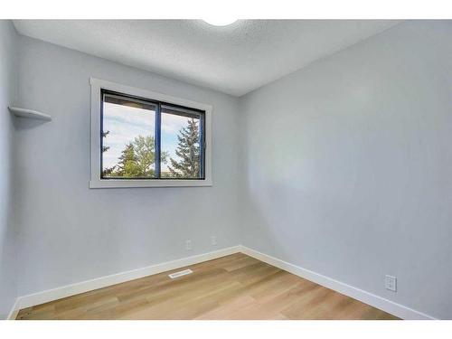 59 Whitehaven Road Ne, Calgary, AB - Indoor Photo Showing Other Room