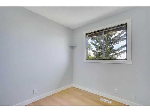 59 Whitehaven Road Ne, Calgary, AB - Indoor Photo Showing Other Room