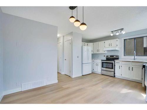 59 Whitehaven Road Ne, Calgary, AB - Indoor Photo Showing Kitchen