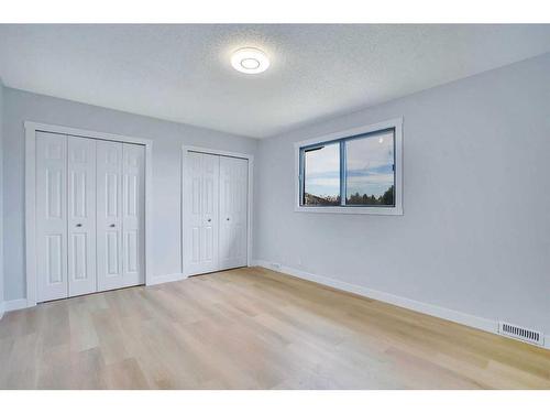 59 Whitehaven Road Ne, Calgary, AB - Indoor Photo Showing Other Room