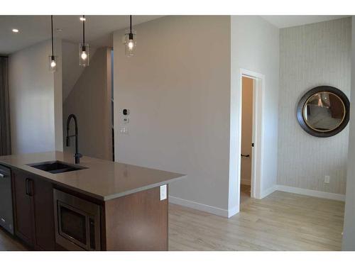 94 Les Jardins Park Se, Calgary, AB - Indoor Photo Showing Kitchen