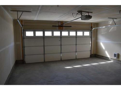 94 Les Jardins Park Se, Calgary, AB - Indoor Photo Showing Garage