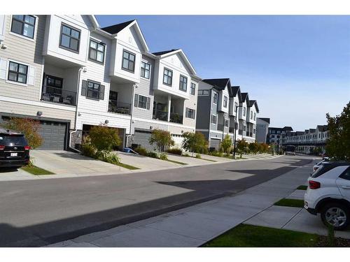 94 Les Jardins Park Se, Calgary, AB - Outdoor With Facade