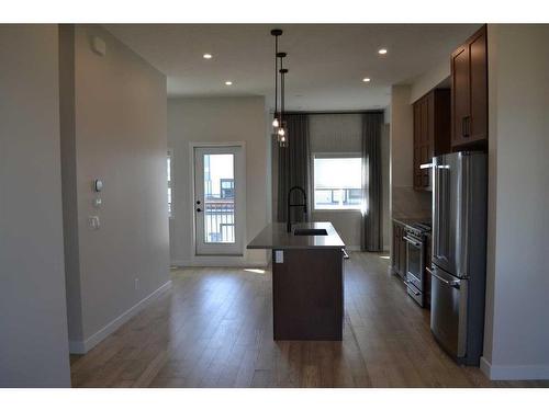 94 Les Jardins Park Se, Calgary, AB - Indoor Photo Showing Kitchen