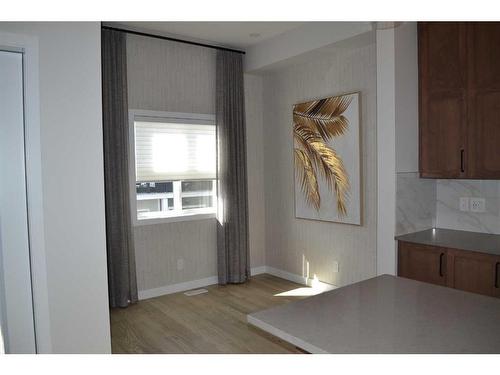 94 Les Jardins Park Se, Calgary, AB - Indoor Photo Showing Other Room