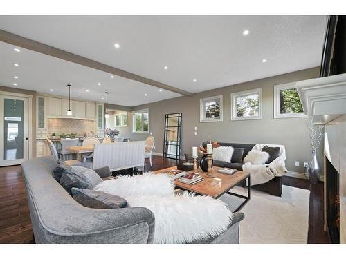 1404 21 Avenue Nw, Calgary, AB - Indoor Photo Showing Living Room