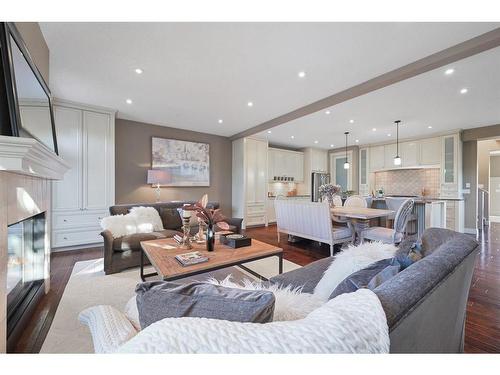 1404 21 Avenue Nw, Calgary, AB - Indoor Photo Showing Living Room