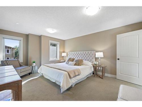 1404 21 Avenue Nw, Calgary, AB - Indoor Photo Showing Bedroom