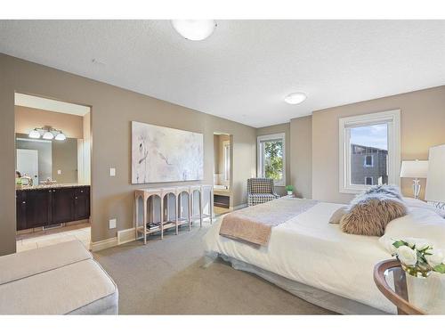 1404 21 Avenue Nw, Calgary, AB - Indoor Photo Showing Bedroom