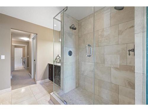 1404 21 Avenue Nw, Calgary, AB - Indoor Photo Showing Bathroom