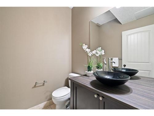 1404 21 Avenue Nw, Calgary, AB - Indoor Photo Showing Bathroom