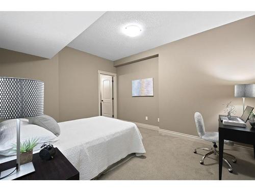 1404 21 Avenue Nw, Calgary, AB - Indoor Photo Showing Bedroom