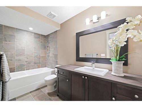 1404 21 Avenue Nw, Calgary, AB - Indoor Photo Showing Bathroom