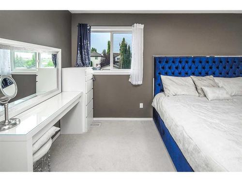 362 Copperfield Grove Se, Calgary, AB - Indoor Photo Showing Bedroom