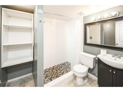 362 Copperfield Grove Se, Calgary, AB - Indoor Photo Showing Bathroom