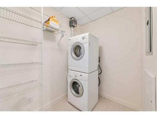 403-301 10 Street Nw, Calgary, AB - Indoor Photo Showing Laundry Room