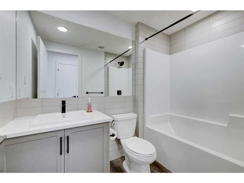 2401-350 Livingston Common Ne, Calgary, AB - Indoor Photo Showing Bathroom