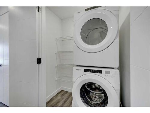 2401-350 Livingston Common Ne, Calgary, AB - Indoor Photo Showing Laundry Room