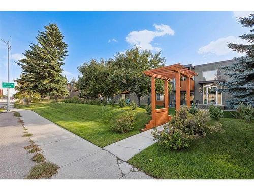 203-4127 Bow Trail Sw, Calgary, AB - Outdoor