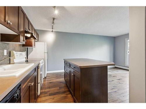 203-4127 Bow Trail Sw, Calgary, AB - Indoor Photo Showing Kitchen