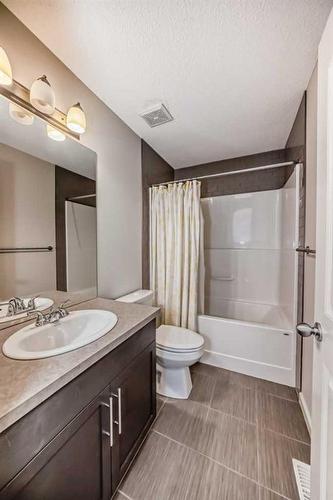 43 Legacy Row Se, Calgary, AB - Indoor Photo Showing Bathroom