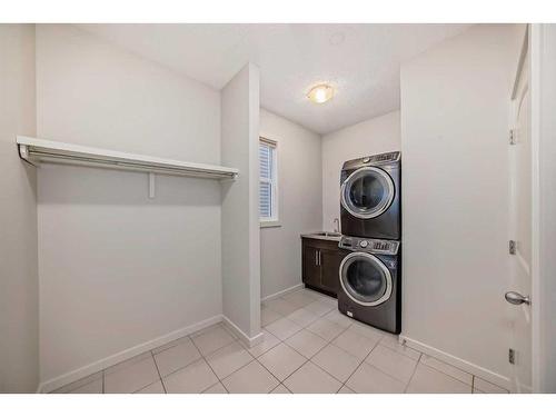 43 Legacy Row Se, Calgary, AB - Indoor Photo Showing Laundry Room