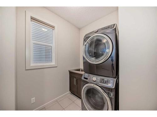 43 Legacy Row Se, Calgary, AB - Indoor Photo Showing Laundry Room