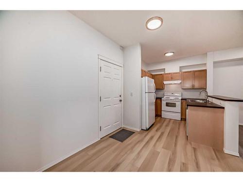 8316-70 Panamount Drive Nw, Calgary, AB - Indoor Photo Showing Kitchen