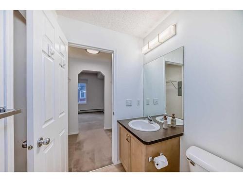 8316-70 Panamount Drive Nw, Calgary, AB - Indoor Photo Showing Bathroom