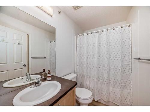 8316-70 Panamount Drive Nw, Calgary, AB - Indoor Photo Showing Bathroom