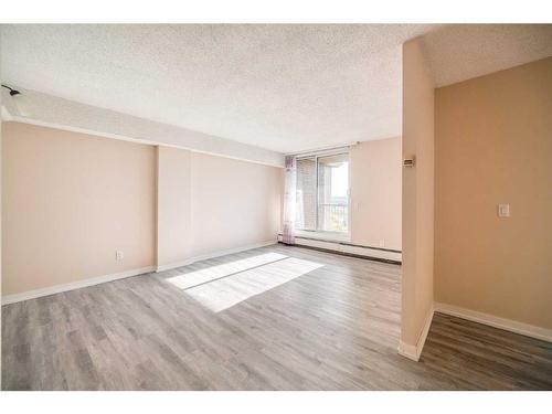 1708-4944 Dalton Drive Nw, Calgary, AB - Indoor Photo Showing Other Room