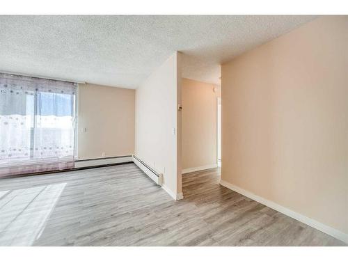 1708-4944 Dalton Drive Nw, Calgary, AB - Indoor Photo Showing Other Room