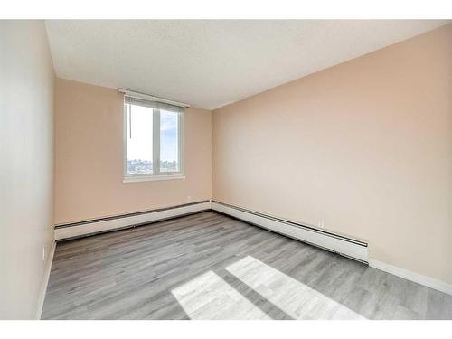 1708-4944 Dalton Drive Nw, Calgary, AB - Indoor Photo Showing Other Room