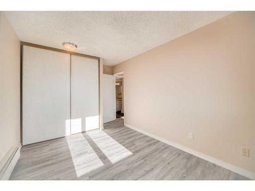 1708-4944 Dalton Drive Nw, Calgary, AB - Indoor Photo Showing Other Room