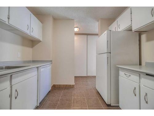 1708-4944 Dalton Drive Nw, Calgary, AB - Indoor Photo Showing Kitchen