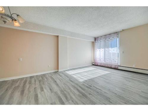 1708-4944 Dalton Drive Nw, Calgary, AB - Indoor Photo Showing Other Room