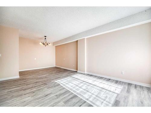 1708-4944 Dalton Drive Nw, Calgary, AB - Indoor Photo Showing Other Room