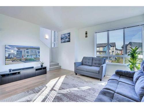 891 Belmont Drive, Calgary, AB - Indoor Photo Showing Living Room