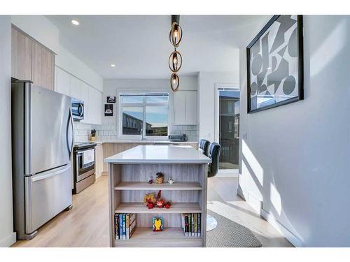 891 Belmont Drive, Calgary, AB - Indoor Photo Showing Kitchen