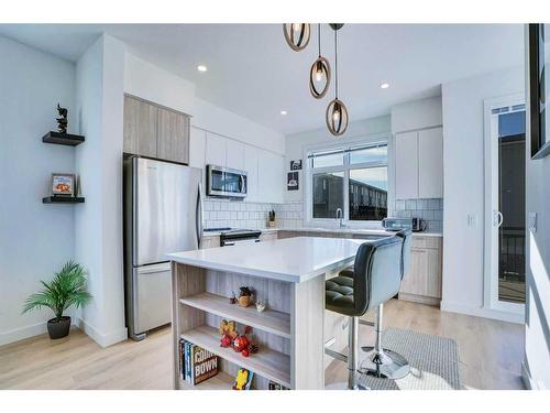 891 Belmont Drive, Calgary, AB - Indoor Photo Showing Kitchen With Upgraded Kitchen