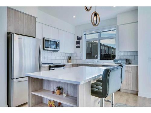 891 Belmont Drive, Calgary, AB - Indoor Photo Showing Kitchen With Upgraded Kitchen