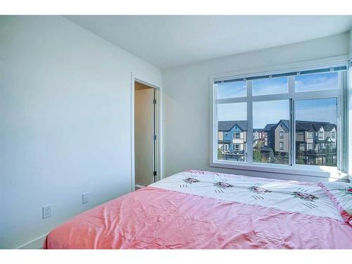 891 Belmont Drive, Calgary, AB - Indoor Photo Showing Bedroom